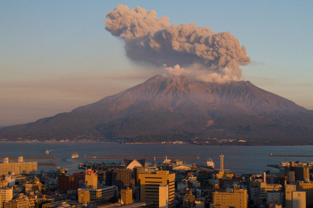 Sakurajima_at_Sunset